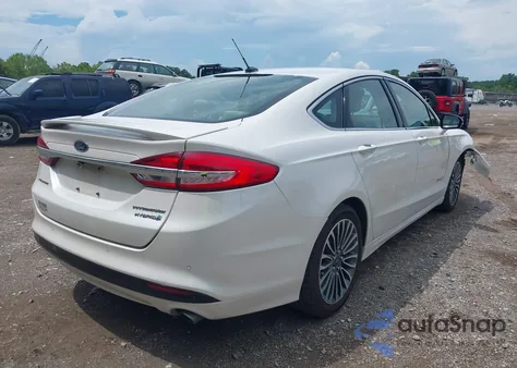 2017 Ford Fusion Hybrid Titanium z USA, uszkodzony, nr VIN 3FA6P0RU1HR203797